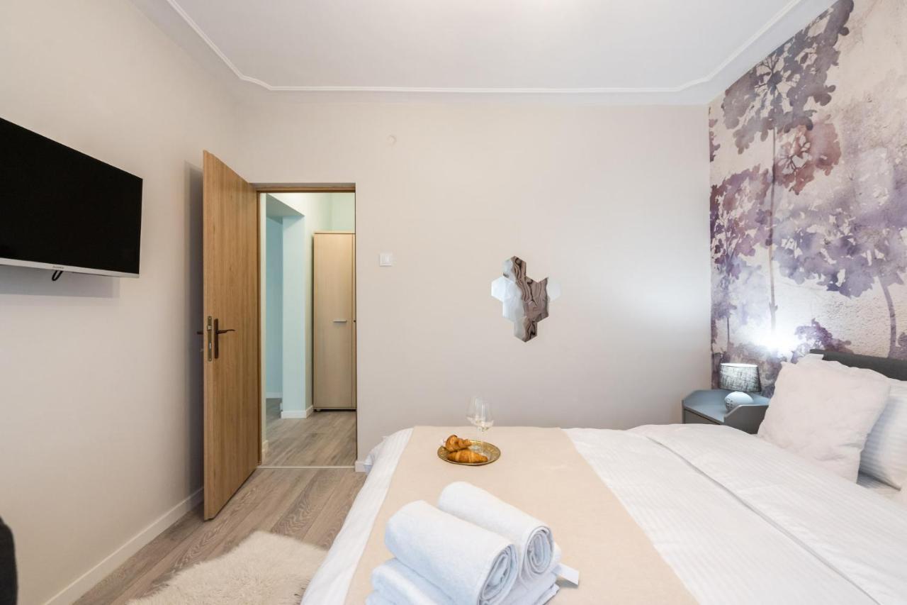 Felicity Apartment By The Park Букурещ Екстериор снимка